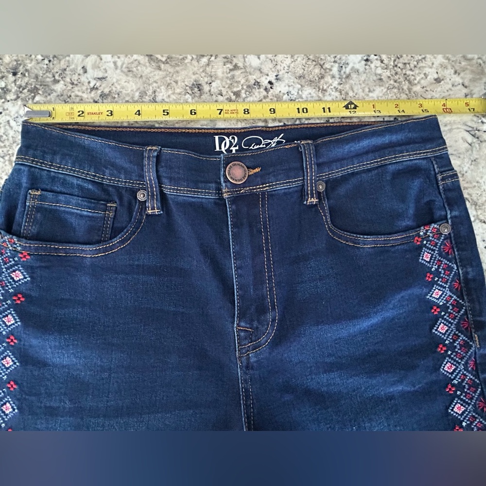 DG2 Diane Gilman New Classic Stretch Blue Denim Embroidered Ankle Jeans Size 10 - Picture 13 of 16